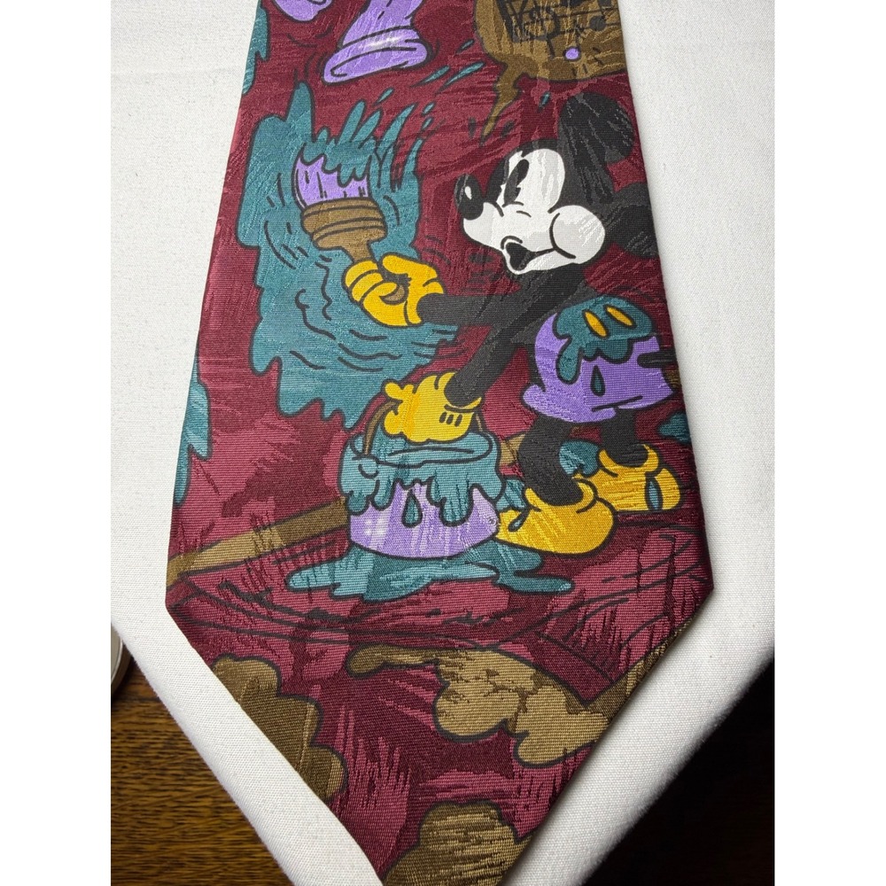 Mickey Unlimited‎ Mickey Mouse Donald Duck Paint Splatter Burgundy Polyester